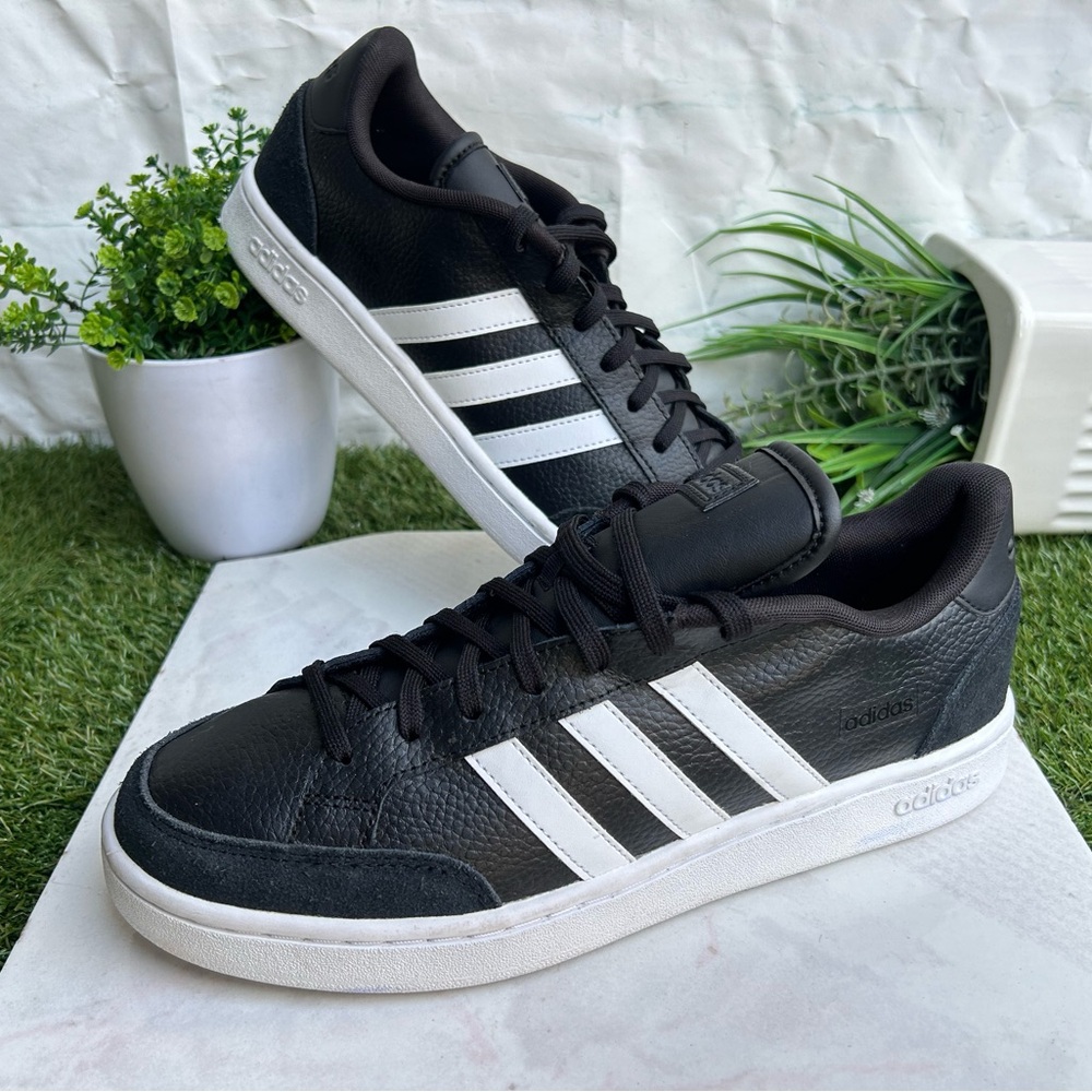 ADIDAS  Men Black White Solid Leather Cloudfoam Grand Court men size 10.5